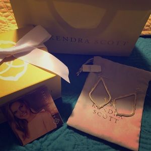 NWT Kendra Scott Gold Sophee Dangle Earrings